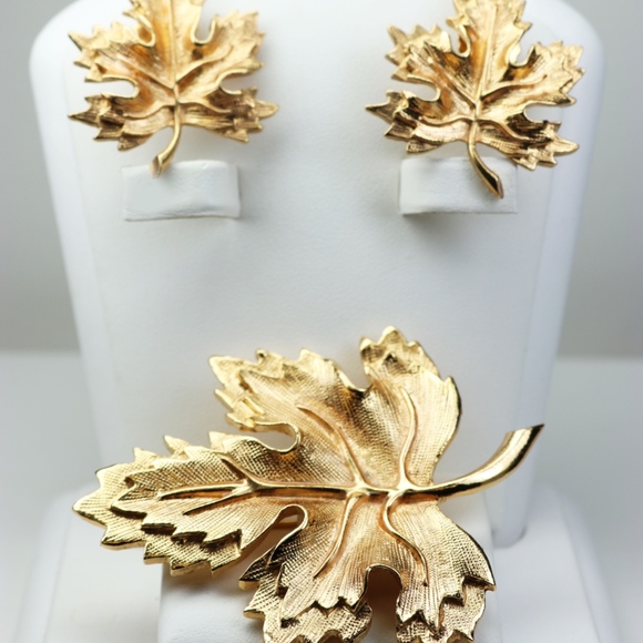 π VINTAGE GLITTERING GOLD MAPLE LEAF PARURE π - Picture 5 of 8